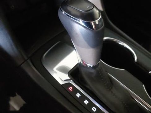Used 2018 Chevrolet Equinox LT FWD image 24