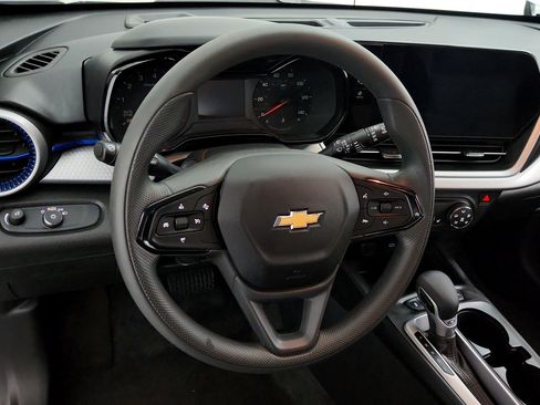 Certified 2025 Chevrolet Trax LS w/ LS Convenience Package FWD image 18