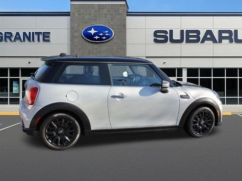 Used 2022 MINI Cooper 2-Door Hardtop w/ Premium Package image 9