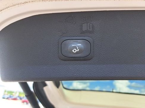 Used 2018 Ford Escape SEL w/ Ford Safe & Smart Package FWD image 14