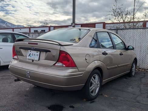 Used 2000 Ford Focus SE image 2