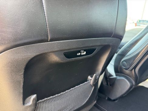 Used 2024 Chrysler Pacifica Touring-L FWD image 12