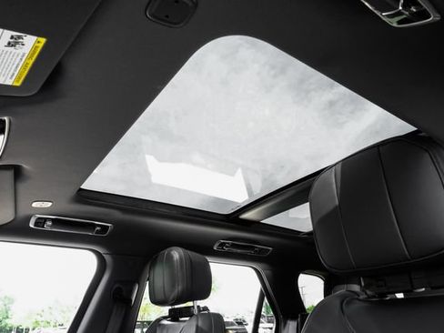 New 2026 Land Rover Range Rover Sport Dynamic SE AWD/4WD image 5
