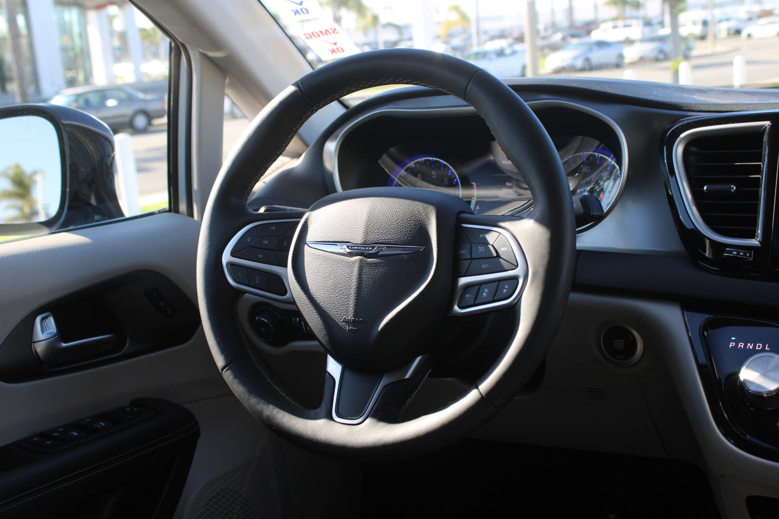 Used 2024 Chrysler Pacifica Touring-L FWD image 15