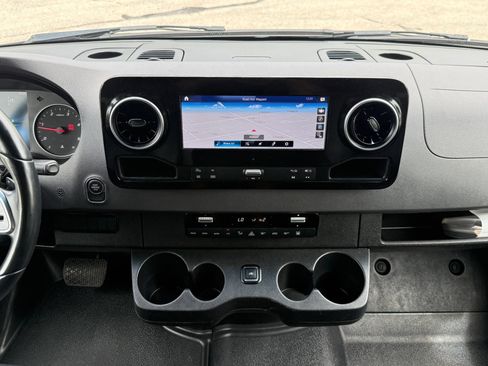 Used 2023 Mercedes-Benz Sprinter 2500 image 19