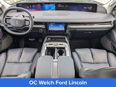 Certified 2026 Lincoln Navigator Reserve AWD/4WD image 7