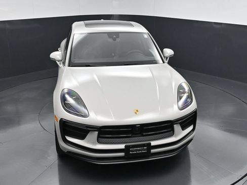 Certified 2025 Porsche Macan AWD/4WD image 21
