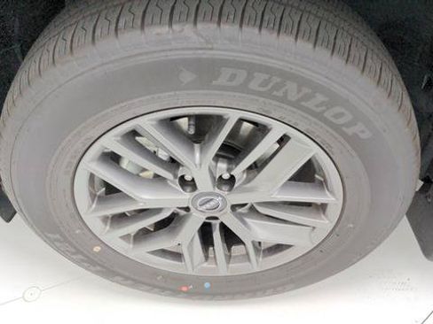 Used 2023 Nissan Rogue S AWD/4WD image 37