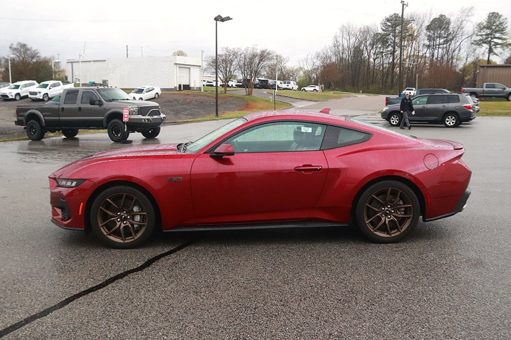 Used 2025 Ford Mustang GT Premium RWD image 4