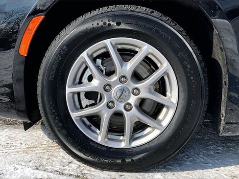 Used 2024 Chrysler Pacifica Touring-L image 8