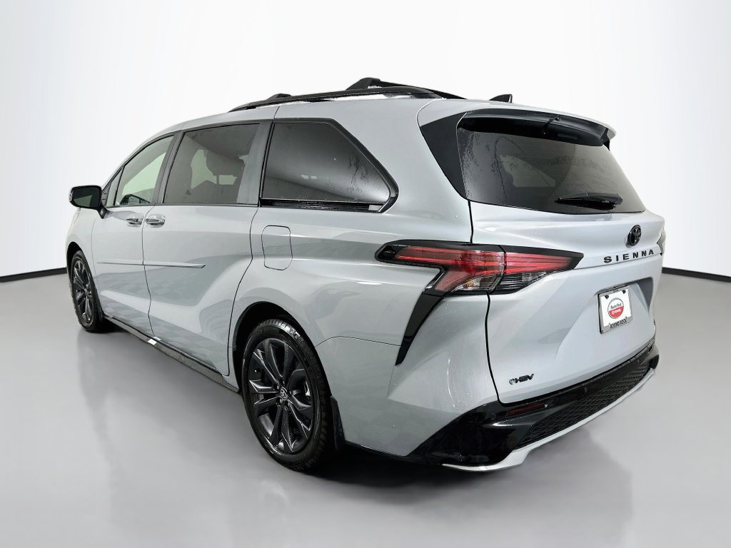 Used 2026 Toyota Sienna XSE FWD image 7