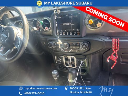 Used 2018 Jeep Wrangler Unlimited Sahara AWD/4WD image 11