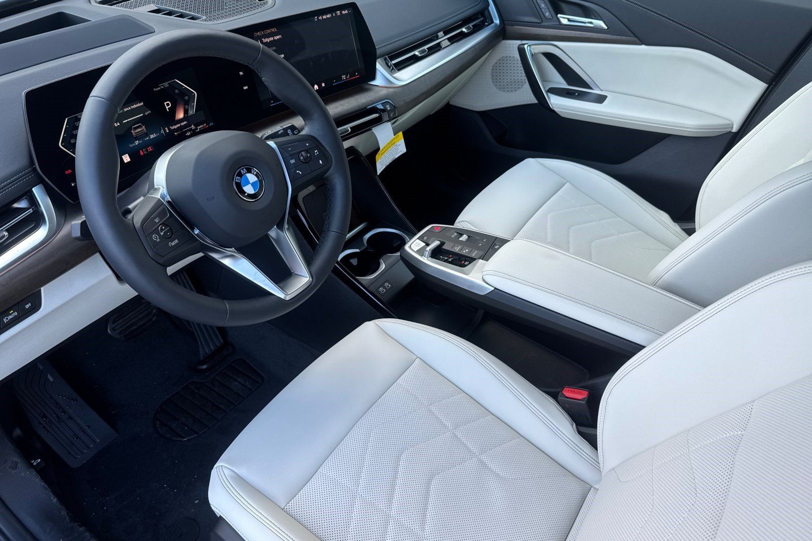Used 2026 BMW X1 xDrive28i w/ Technology Package AWD/4WD image 4