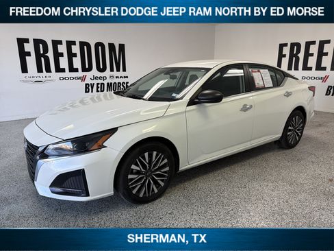 Used 2024 Nissan Altima 2.5 SV AWD/4WD image 1