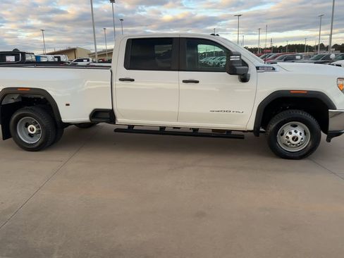 Used 2023 GMC Sierra 3500 Pro w/ Convenience Package image 2