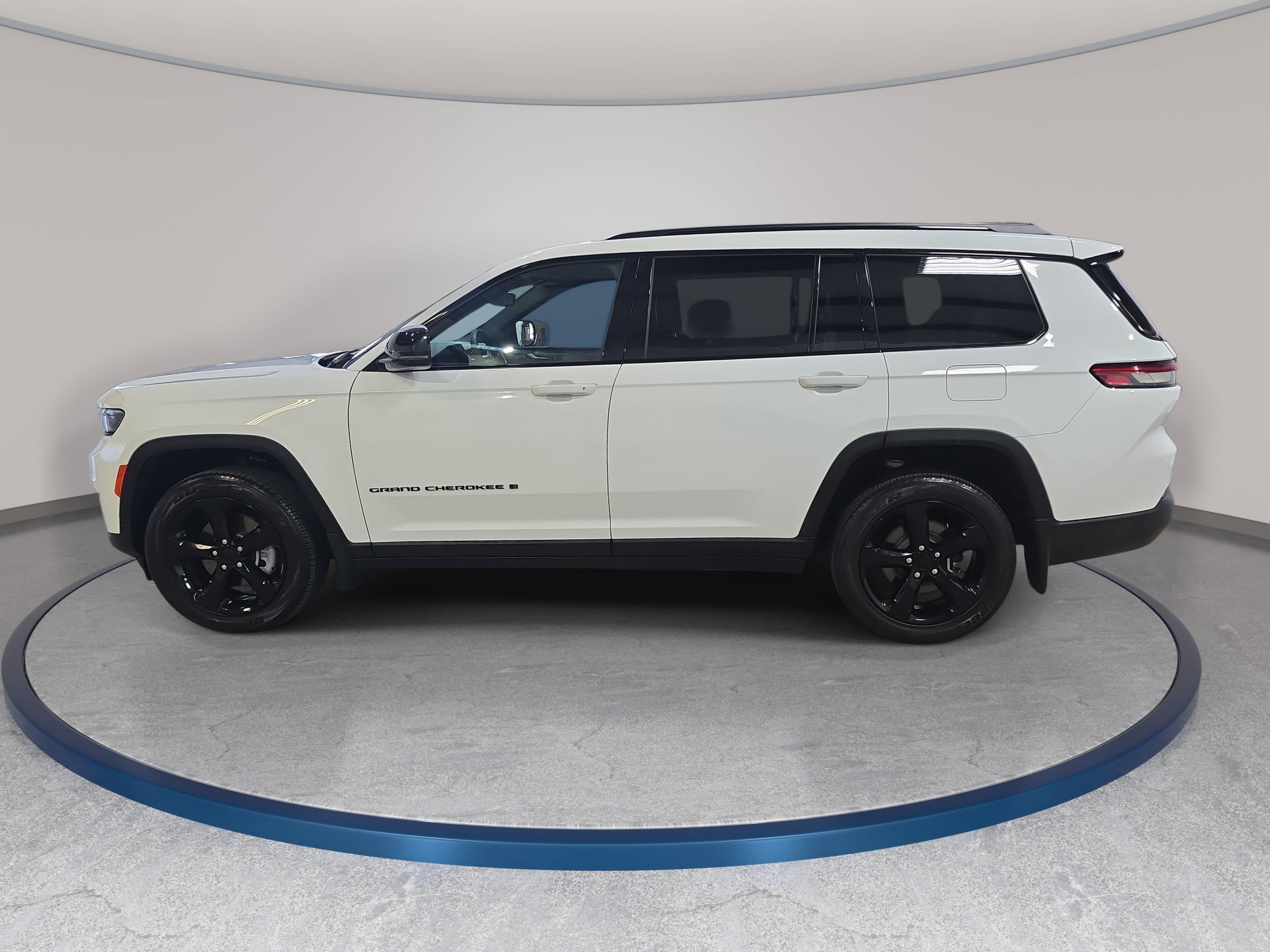 Used 2023 Jeep Grand Cherokee L Laredo AWD/4WD image 9