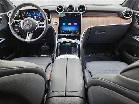 Used 2026 Mercedes-Benz GLC 300 image 16