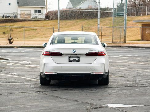 Used 2025 BMW i5 xDrive40 w/ Premium Package image 6