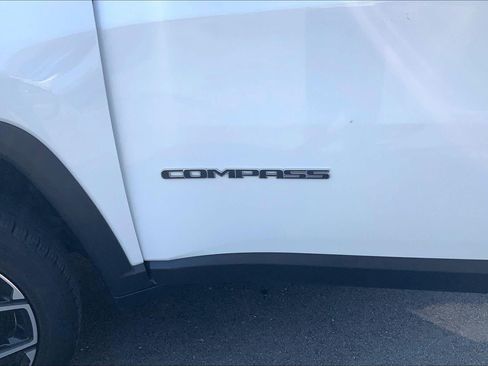 Used 2025 Jeep Compass Limited AWD/4WD image 31