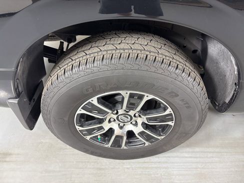 Used 2021 Nissan Titan SV w/ SV Convenience Package image 10