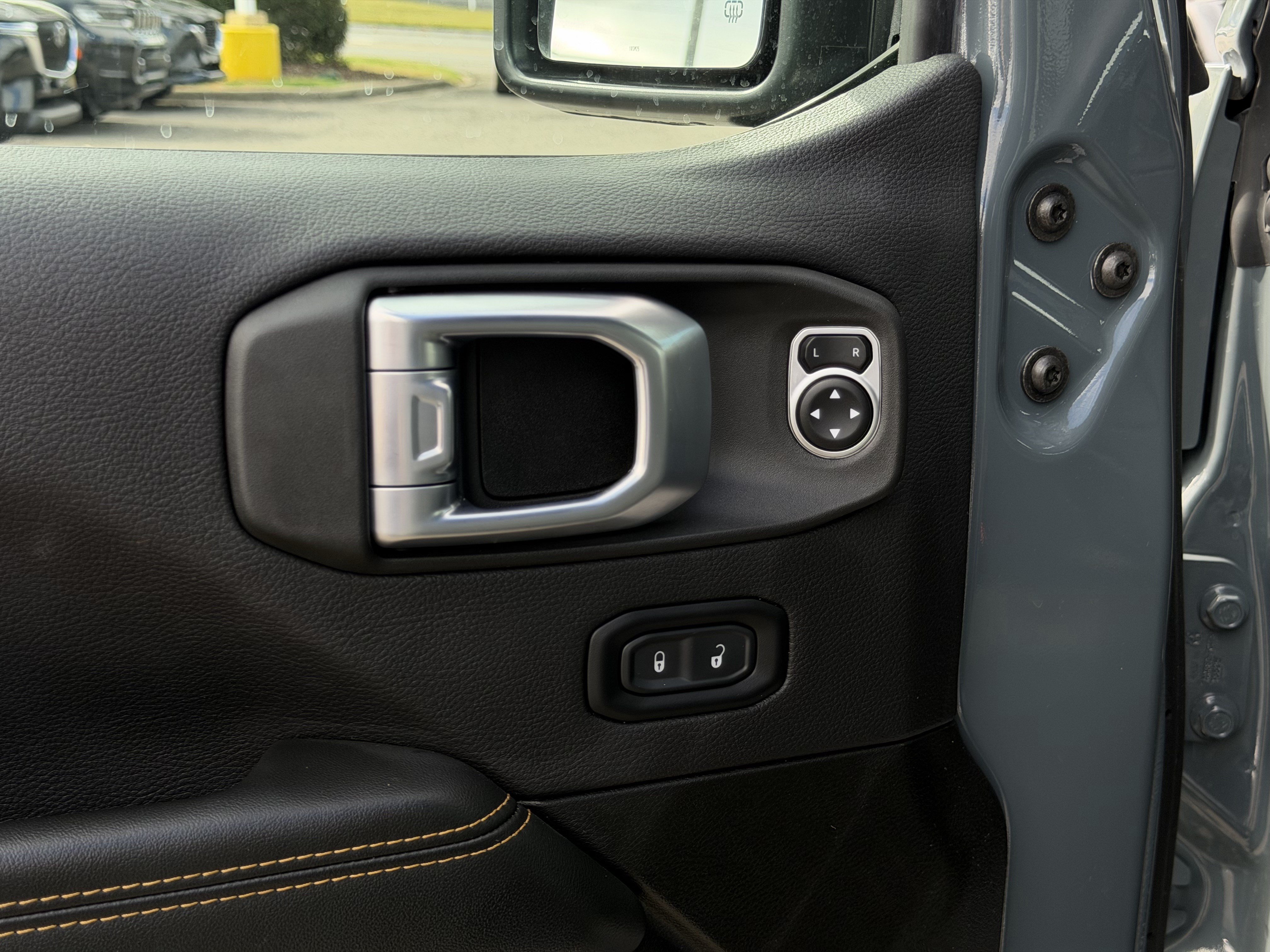 Used 2026 Jeep Wrangler Unlimited Sahara AWD/4WD image 15