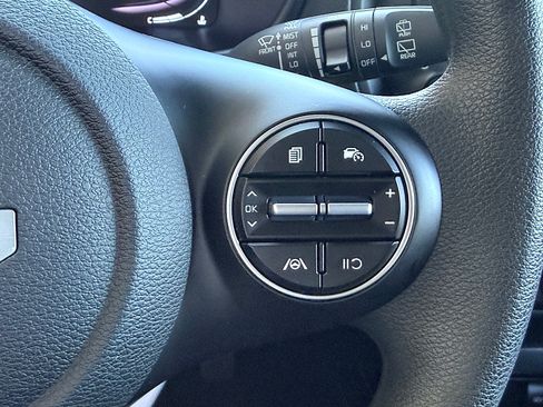 Used 2023 Kia Soul LX FWD image 19
