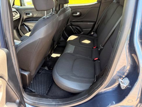 Used 2023 Jeep Renegade Altitude AWD/4WD image 10