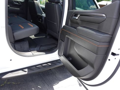 Used 2024 GMC Sierra 1500 AT4 w/ Technology Package AWD/4WD image 34