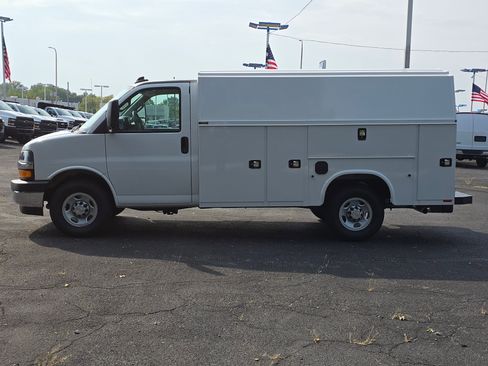 New 2025 Chevrolet Express 3500 1WT w/ Power Convenience Package image 4