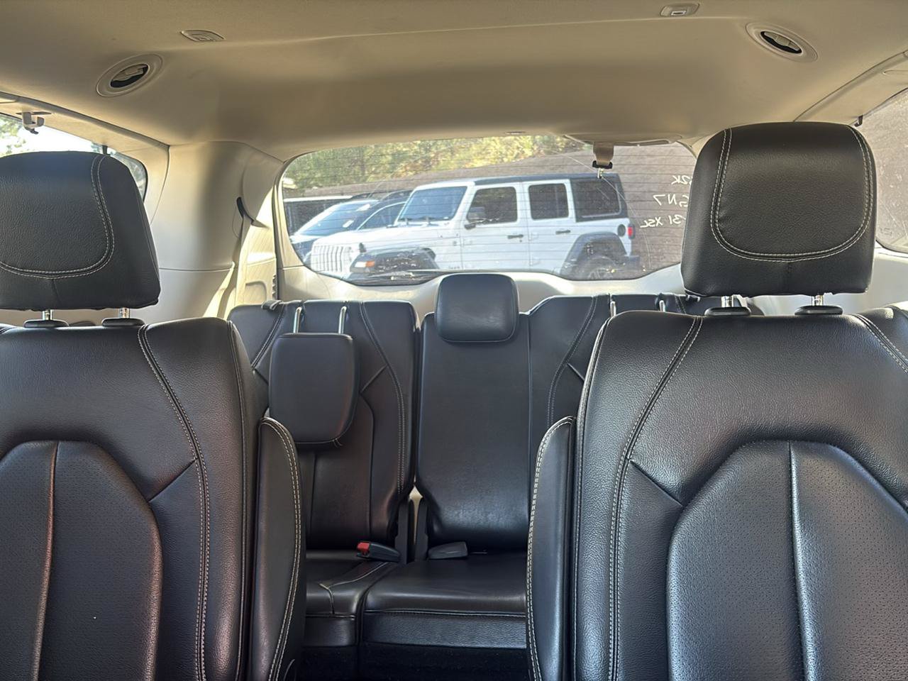 Used 2022 Chrysler Pacifica Touring-L FWD image 25