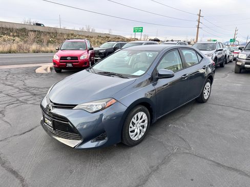 Used 2017 Toyota Corolla LE image 2