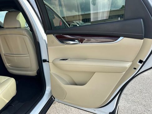 Used 2017 Cadillac XT5 Luxury w/ Driver Awareness Package FWD image 20