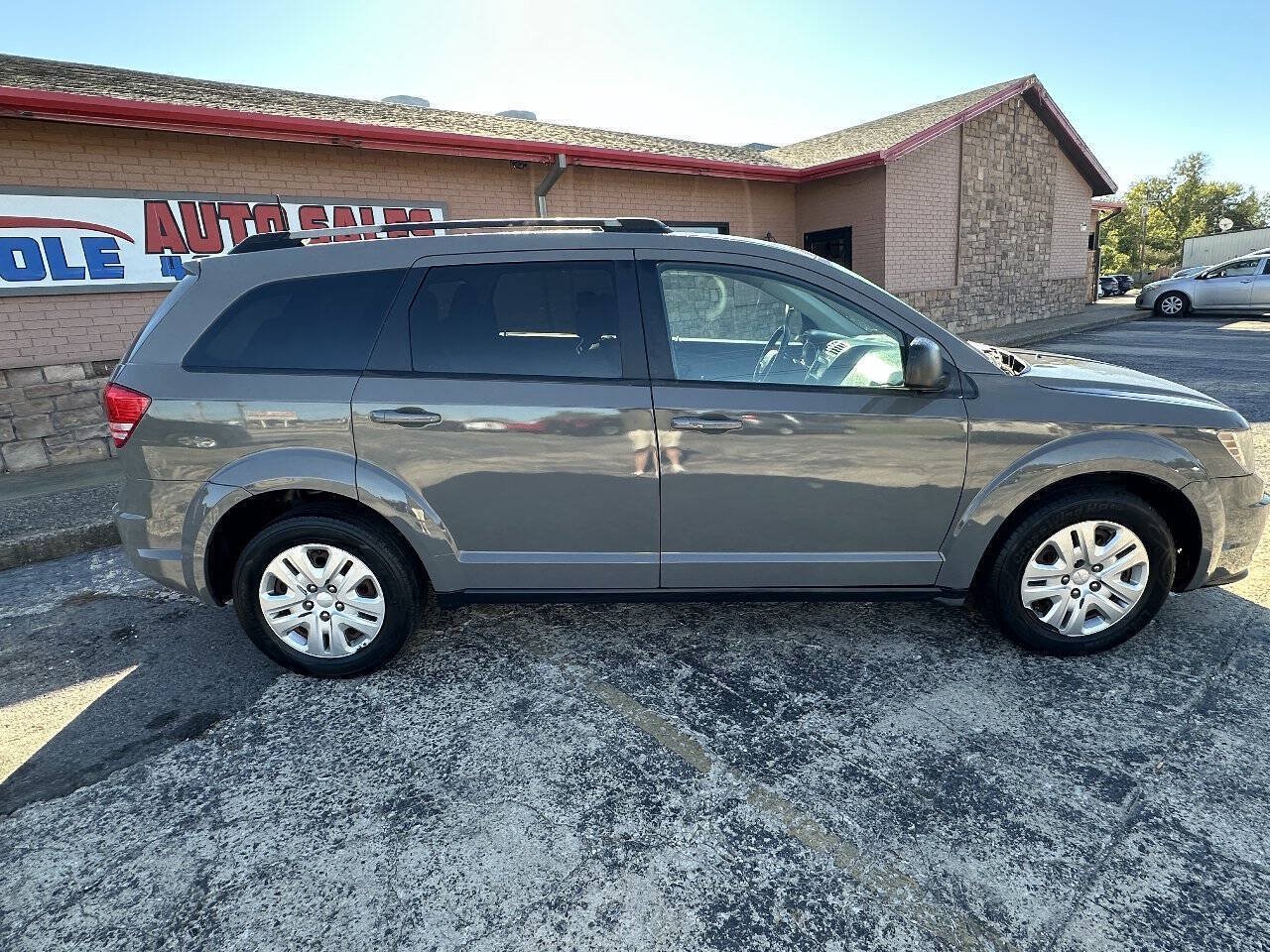 Used 2019 Dodge Journey SE FWD image 9