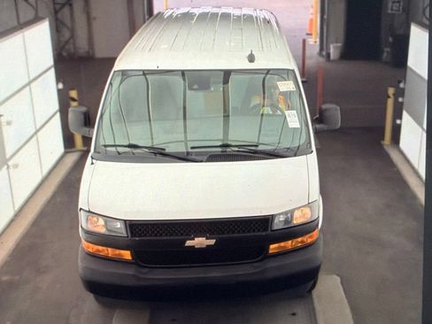 Used 2019 Chevrolet Express 2500 RWD image 6