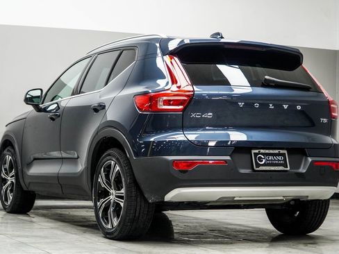 Used 2021 Volvo XC40 T5 Inscription w/ Climate Package image 10