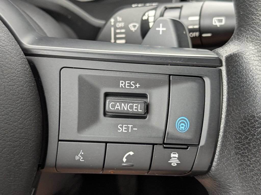 Used 2024 Nissan Rogue SV AWD/4WD image 23