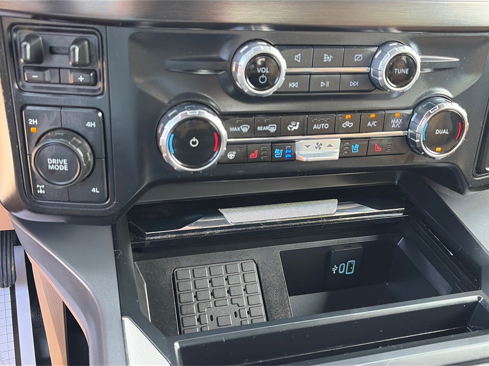 Certified 2024 Ford F250 Lariat w/ Sport Appearance Package AWD/4WD image 13