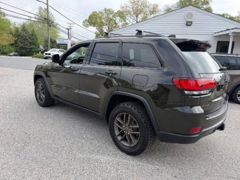 Used 2017 Jeep Grand Cherokee Laredo image 3