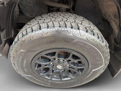 Used 2021 Toyota Tacoma SR5 AWD/4WD image 11