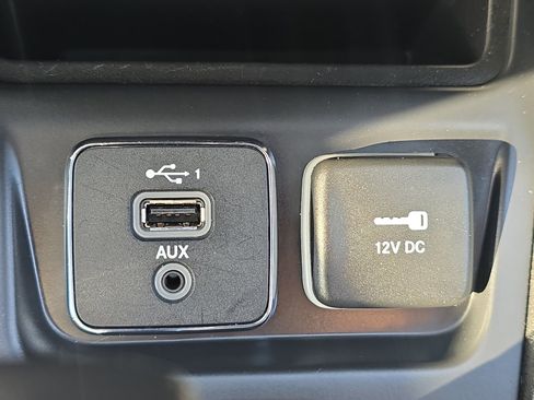 Used 2021 Jeep Cherokee Latitude Lux FWD image 19