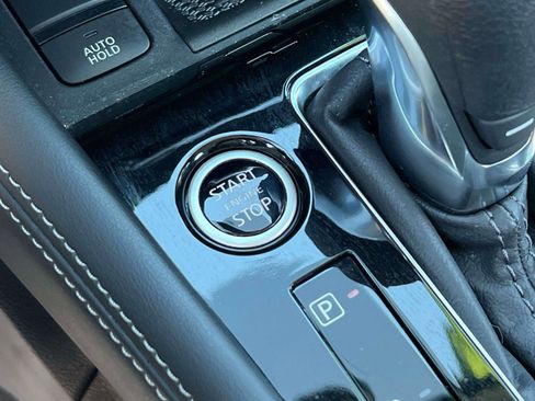 Used 2023 Nissan Kicks SR w/ SR Premium Package FWD image 11