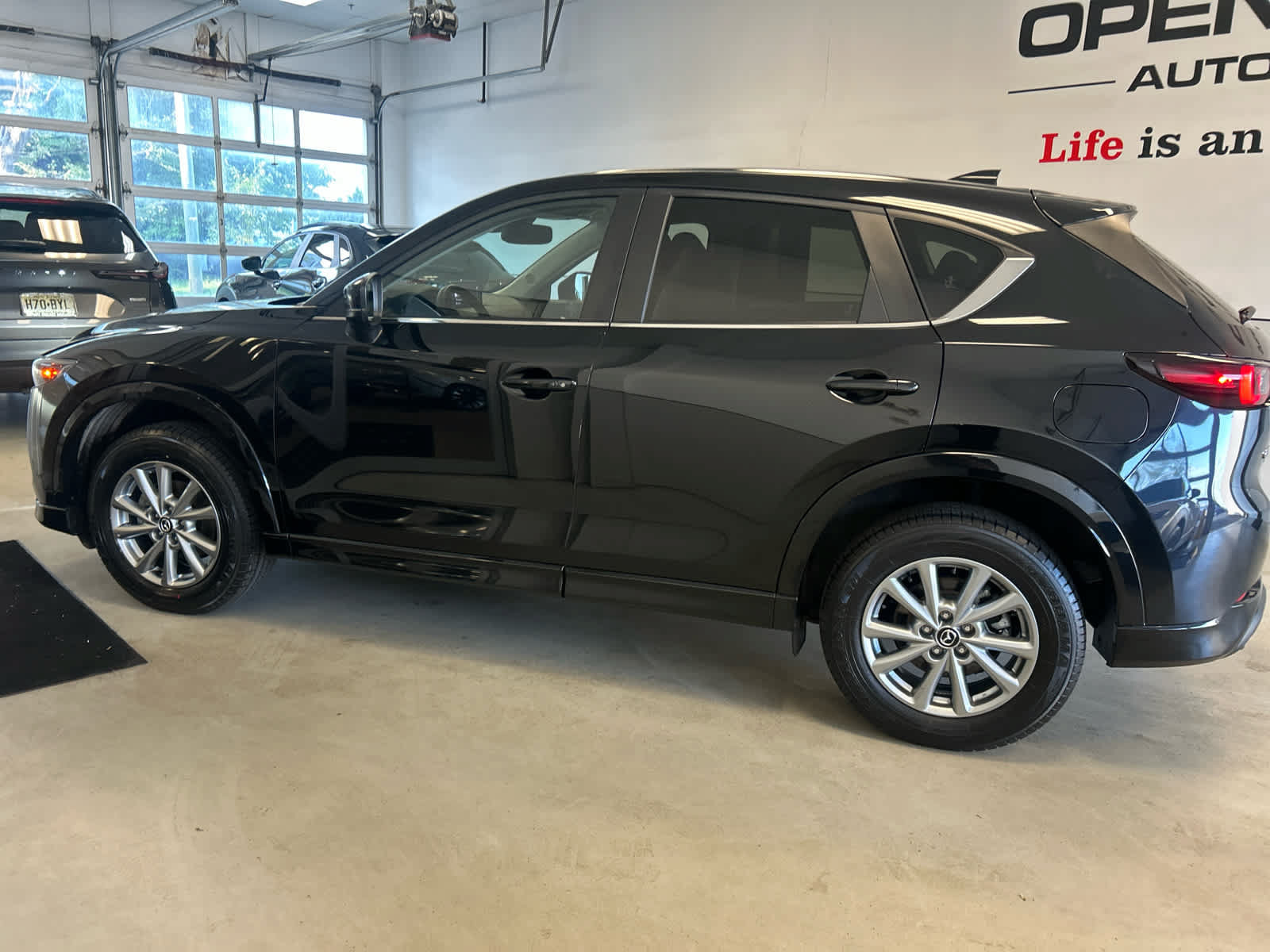 Certified 2024 MAZDA CX-5 AWD 2.5 S w/ Preferred Package image 3