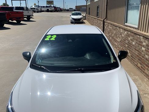Used 2022 Nissan Versa S FWD image 8