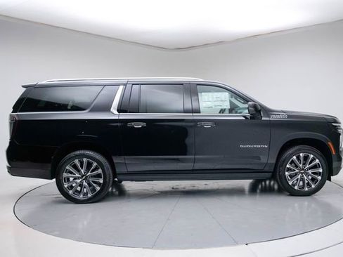 New 2026 Chevrolet Suburban High Country AWD/4WD image 9
