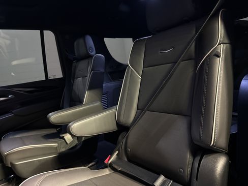 Used 2023 Cadillac Escalade ESV Sport w/ LPO, ONYX Package AWD/4WD image 24