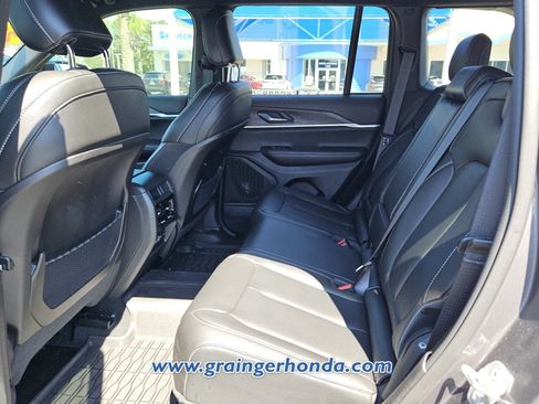 Used 2024 Jeep Grand Cherokee Limited w/ Black Appearance Package AWD/4WD image 11