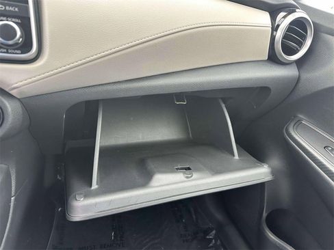 Certified 2021 Nissan Versa SV image 31