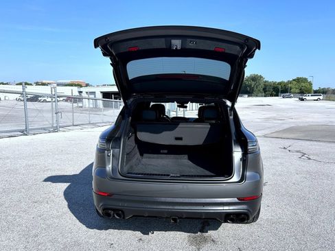 Used 2021 Porsche Cayenne AWD/4WD image 21