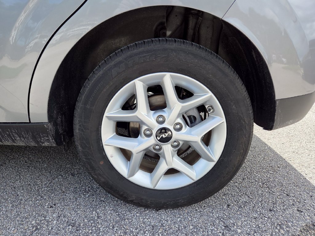 Used 2025 Kia Soul LX w/ LX Technology Package FWD image 21