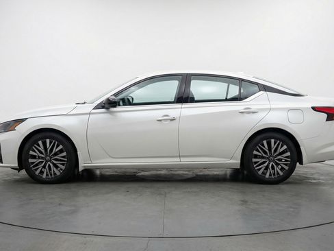 Used 2025 Nissan Altima 2.5 SV FWD image 5